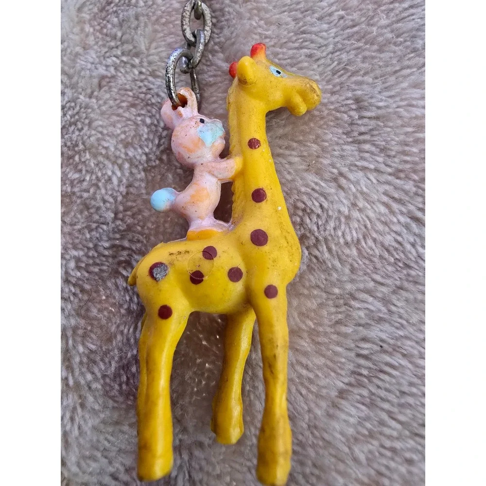 Vintage plastic giraffe and bunny keyring from Suzy's Zoo.